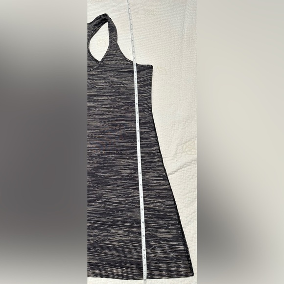 Lululemon: Women’s Sleeveless Top - Picture 6 of 6